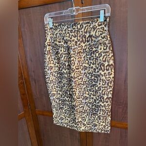 Anthropologie Tracy Reece leopard print print‎ Pencil skirt. Size 4